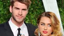 Beberapa waktu yang lalu, Liam Hemsworth dan Miley Cyrus sempat mengakhiri hubungannya. Seperti yang dilansir oleh Aceshowbiz, Miley sudah tidak memakai cincin pertunangan pemberian Liam. (AFP/Bintang.com)
