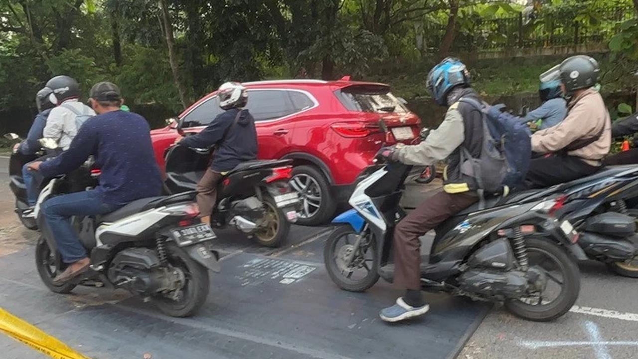 Jalan Amblas di Lenteng Agung