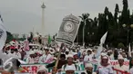 Sejumlah ormas Islam melakukan unjuk rasa di depan Istana Merdeka, Jakarta, Jumat (3/6). Mereka menuntut Presiden Jokowi untuk menolak keberadaan PKI dan Liberalisme. (Liputan6.com/Johan Tallo)
