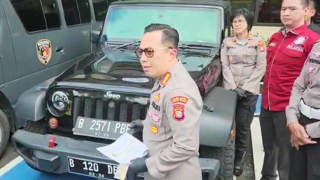 Penampakan Mobil Jeep Rubicon Milik Anak Pejabat Pajak yang Terlibat Kasus Penganiayaan di Pesanggrahan, Jakarta Selatan.