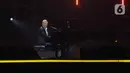 David Foster and Friends membawakan 25 lagu dalam konser tersebut diantaranya Feeling Good, Snow Birds dan Love Your More. (Liputan6.com/Herman Zakharia)