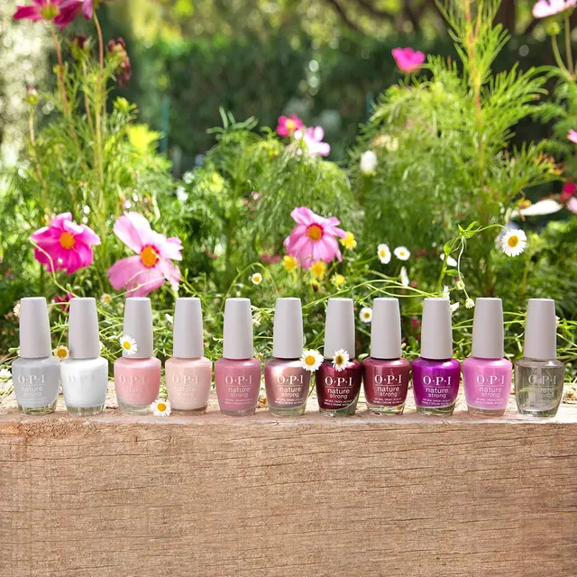 Pilihan Cat Kuku Alami Hadir dalam 30 Warna Terbaru