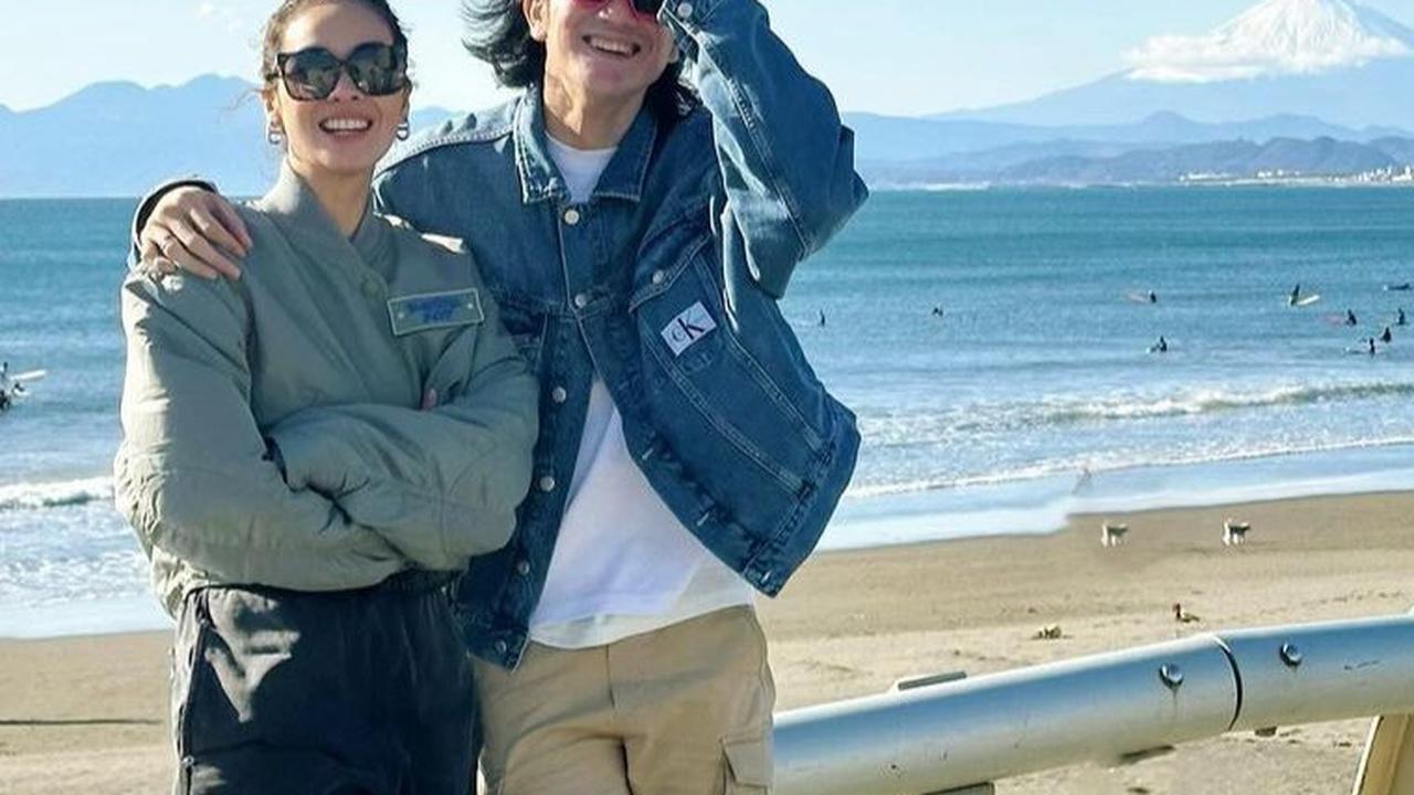 Vino G Bastian memilih Marsha Timothy menjadi istrinya. Pasangan ini berbeda usia 3 tahun, di mana Marsha lebih tua dari Vino.