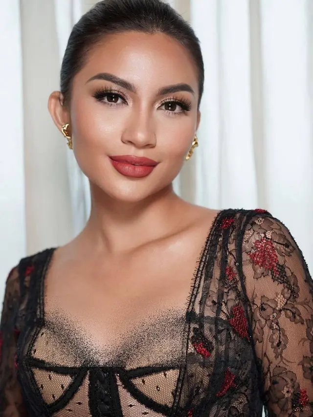 7 Potret Terbaru Ariel Tatum Berkebaya, Dikabarkan Sudah Lamaran