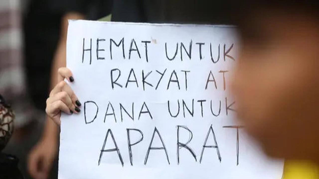 Indonesia Gelap, BEM SI Berunjuk Rasa di Patung Kuda Jakarta
