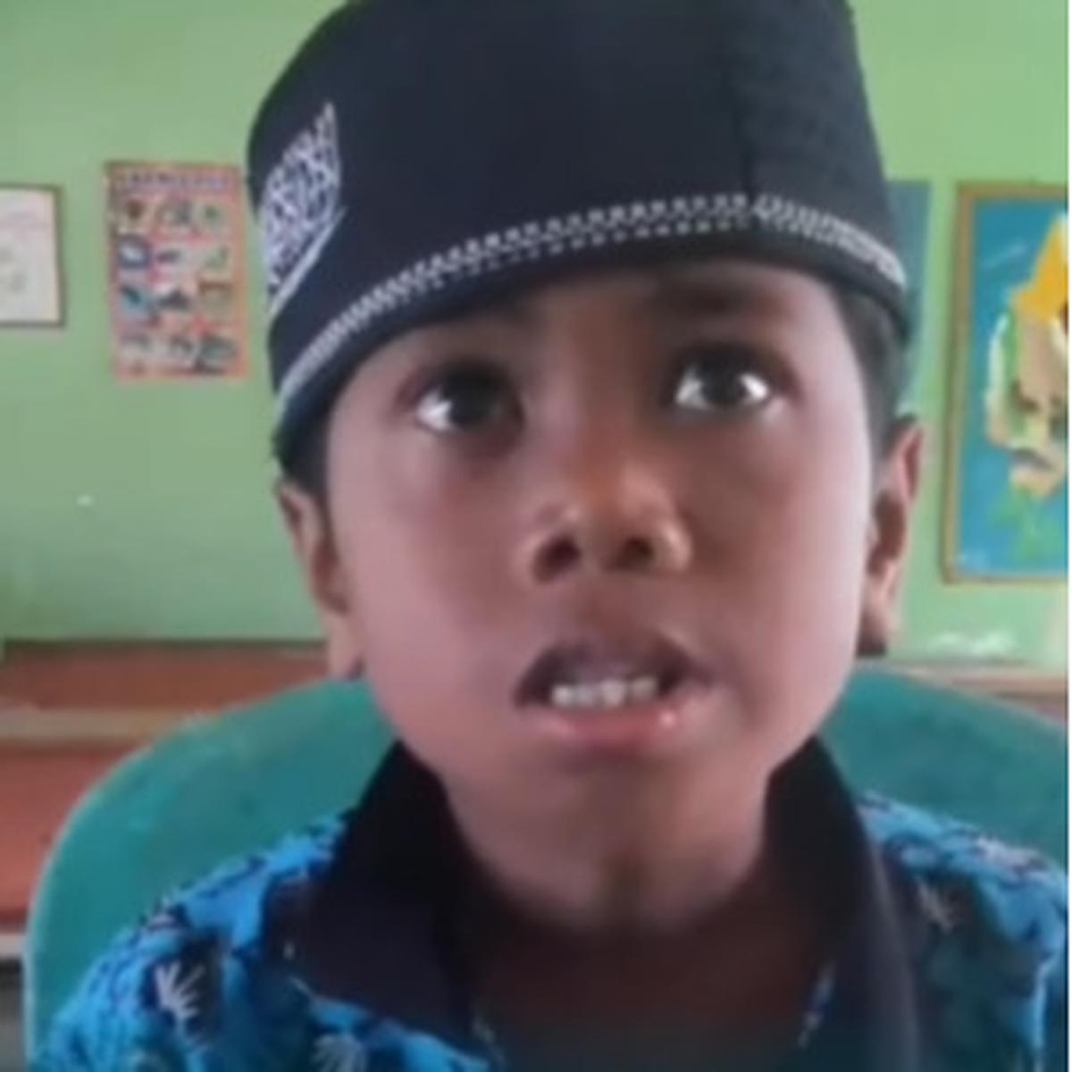 Bocah SD Menangis Ditanya Guru Kenapa Belum Cukur Rambut, Terungkap Ditinggal Ayah Ibu Jadi TKI Sejak Umur 3 Tahun
