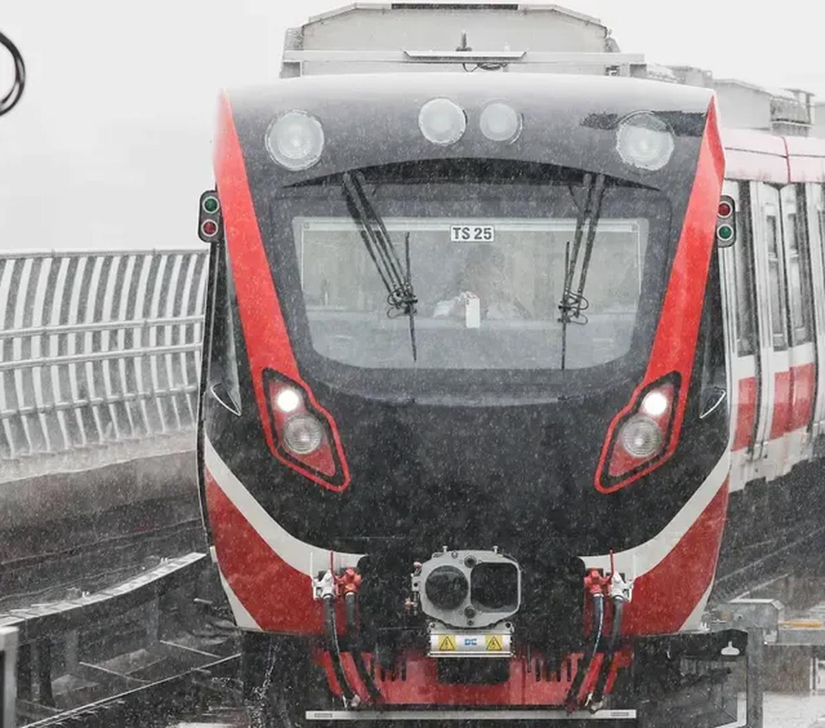 "Jadi, kalau dari safety memang menjadi satu keharusan itu harus lambat dan sebagianya. Dan iti enggak di Indonesia saja, di seluruh dunia, kalau ada tikungan harus pelan," pungkas Budi.