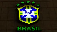 Logo Konfederasi Sepak Bola Brasil (CBF) bersinar di malam hari pada fasad kantor pusat CBF di Rio de Janeiro, Brasil, pada 8 Juni 2015. (FOTO AFP/YASUYOSHI CHIBAYASUYOSHI CHIBA/AFP)