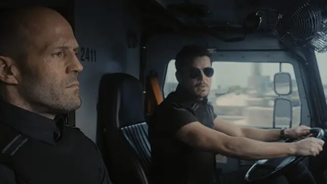 Patrick Hill dan Sweat Dave yang diperankan Josh Hartnett dalam Wrath of Man. (Foto: Metro Goldwyn Mayer/ Miramax/ IMDb)