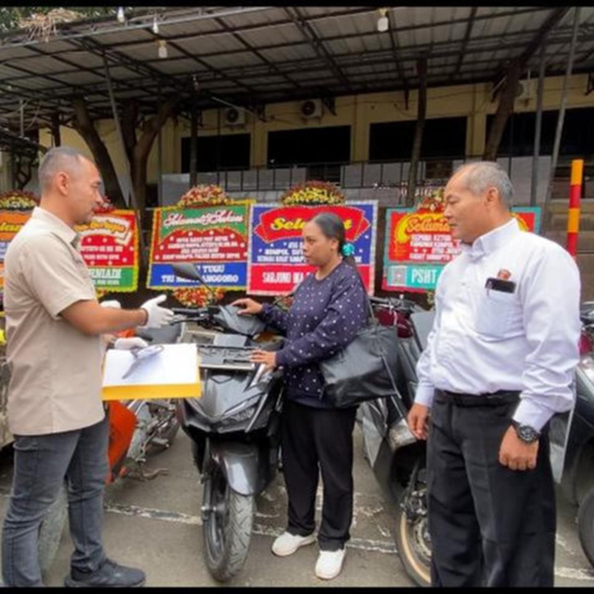 pencurian motor di depok modus pemulung hingga pura-pura ke masjid
