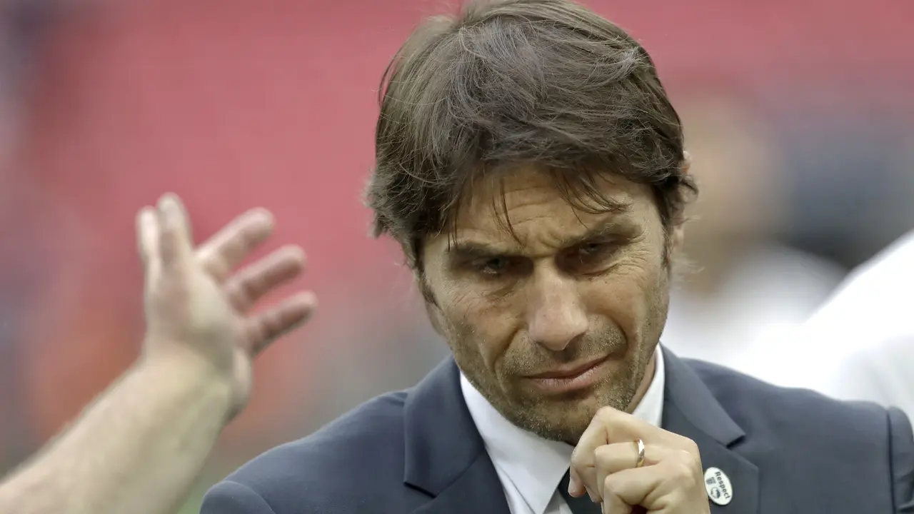 Ekspresi Conte dan Wenger usai Laga Final Piala FA 2016-2017