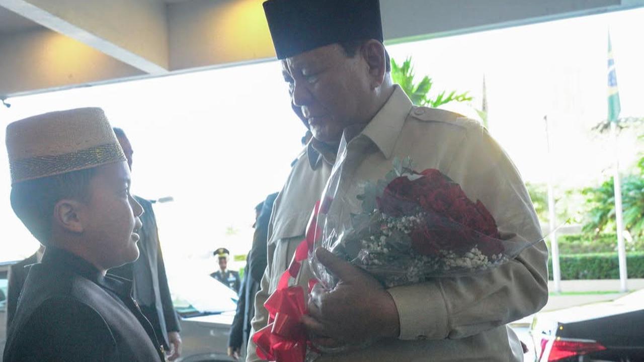 VIDEO: Langkah Terhenti, Prabowo Terharu Disambut Anak Diaspora RI di Brasil Jelang KTT BRICS 2025