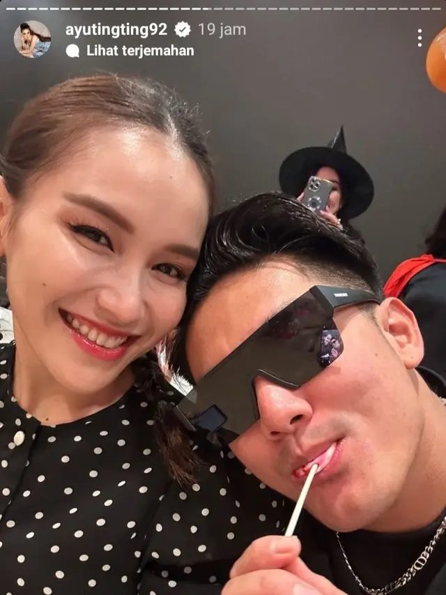 Potret Ayu Ting Ting dan Boy William Mengenakan Outfit Senada