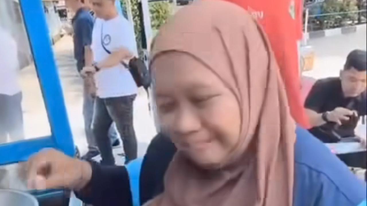 Ingat Ceu Edoh ART di Rumah Kang Mus Preman Pensiun? Kini Jualan Cakwe Meski Punya Anak di DPR dan Polda