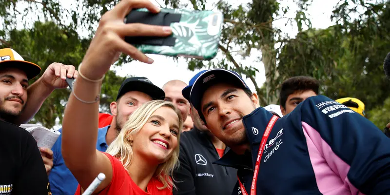 Berburu Selfie Bareng Pembalap F1 di Melbourne