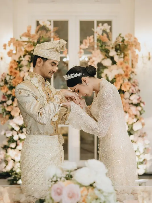Tyas Mirasih resmi menikah hari Minggu (20/8/2023) dengan Tengku Tezi. [Foto: Instagram/morden.co]