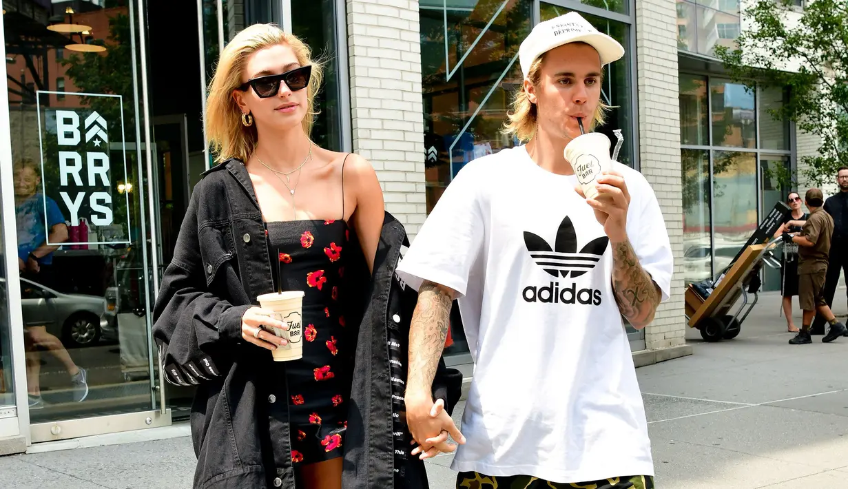 Dilansir dari HollywoodLife, Hailey Baldwin siap kapan saja untuk dinikahi oleh Justin Bieber. (Harper's Bazaar)