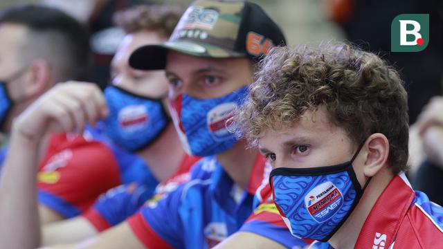 Foto: Dua Pembalap Pertamina Mandalika SAG Team, Bo Bendsneyder dan Gabriel Rodrigo yang Akan Berlaga di Moto2 2002 Diperkenalkan