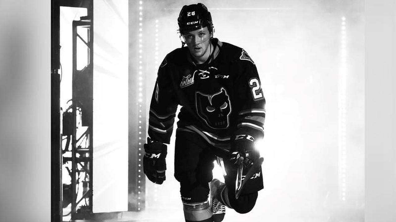 Orca Wiesblatt: Professional Canadian Hockey Player Dies in Car Crash