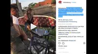 Dua orang bule yang mengendarai skuter Honda Vario tercebur ke sawah di Jl Karang Suwung Berawa wilayah Br Pelambingan, Bali, Juma (23/2/2018). (Instagram @infobadung)