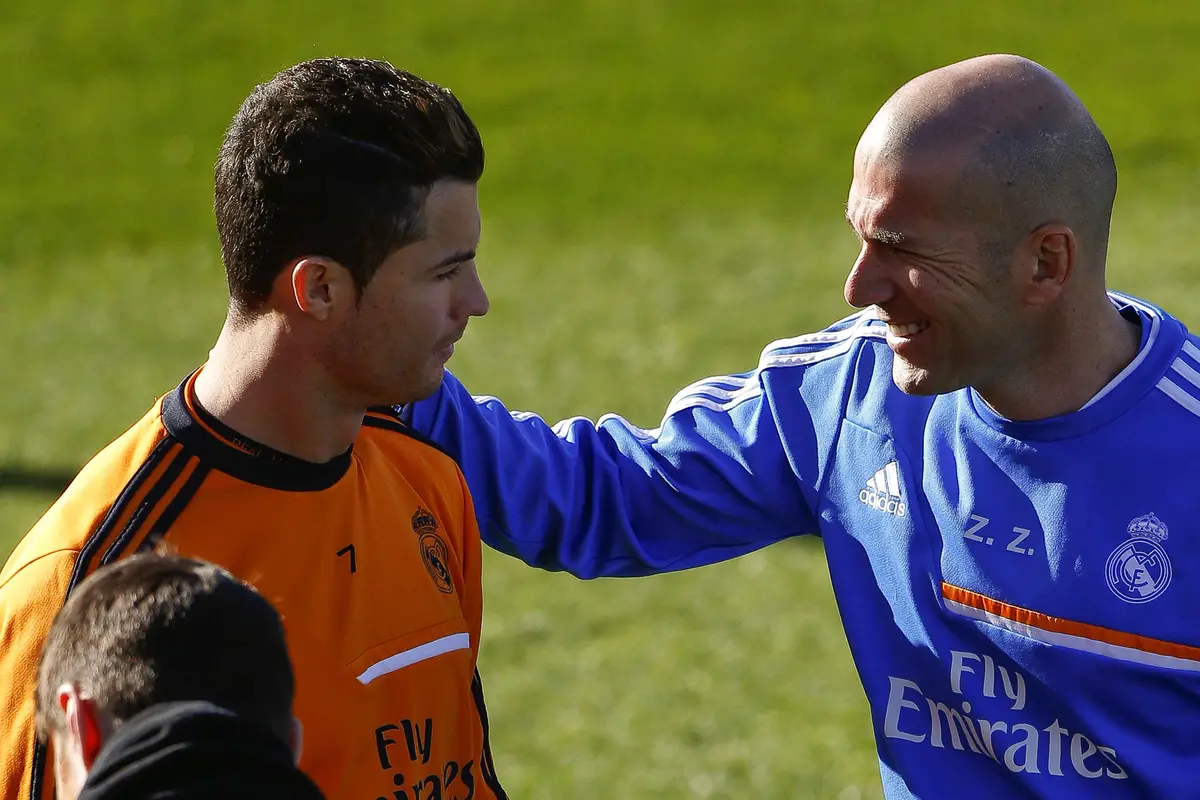 Mengintip Zinedine Zidane Saat Menjadi Asisten Pelatih   Real Madrid