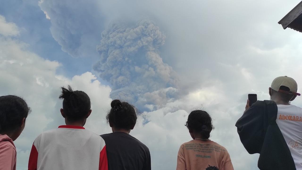 Waspada Ancaman Banjir Lahar Hujan Pascaerupsi Gunung Lewotobi Laki-Laki