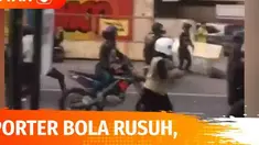 Lagi, aksi tawuran antar suporter sepak bola kembali terjadi, kali ini di Klaten, Jawa Tengah. Sejumlah pengendara yang resah langsung memilih putar balik lantaran takut kena amuk.