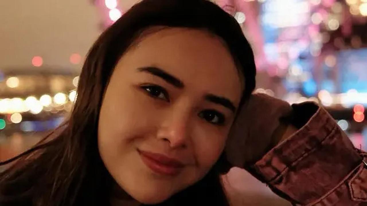 6 Potret Gaya Liburan Amanda Manopo yang Jarang Tersorot Kamera, dari Pakai Outfit Layering hingga Bikini di Pantai