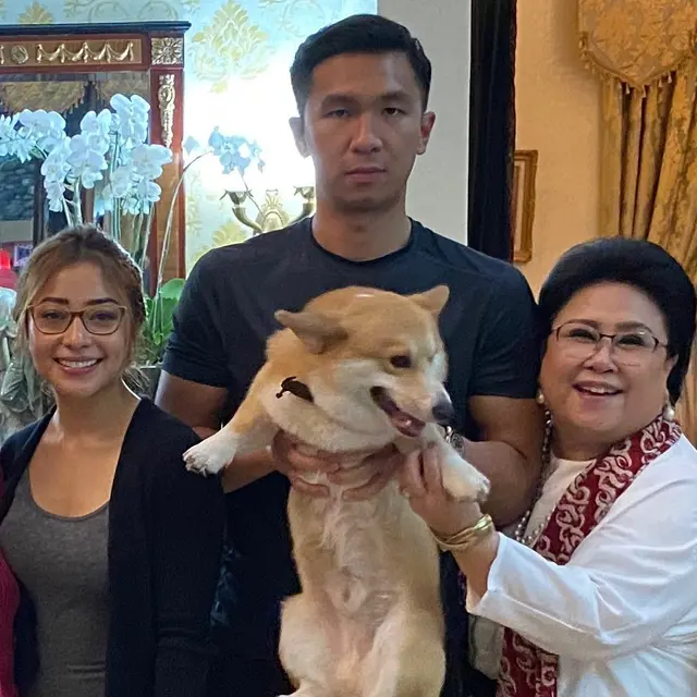 Segera Menikah, Ini 5 Momen Nikita Willy dengan Keluarga Besar Indra Priawan