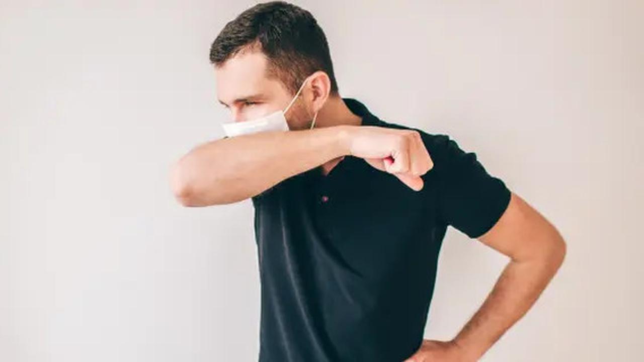Batuk Tak Kunjung Sembuh? Ini Risiko Kesehatan yang Mungkin Menunggu!