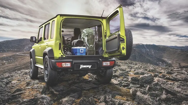 7 Potret Suzuki Jimny 5-Door, Panjangnya Hampir Empat Meter! - Mobil