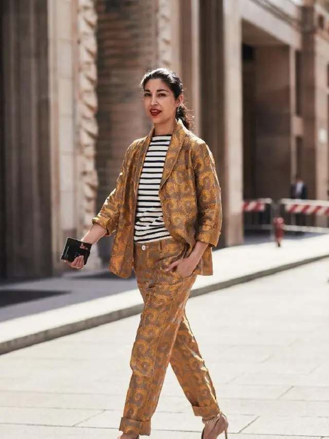 [Bintang] Klasik Modern, Coba Tips Padu-padan Outfit Ini Saat Job Interview