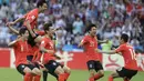 Korea Selatan mencetak rekor sebagai tuan rumah yang menang lewat penalti pada Piala Dunia 2002, dengan mengalahkan Spanyol pada perempat final  dengan skor 5-3. (AP/Michael Probst)