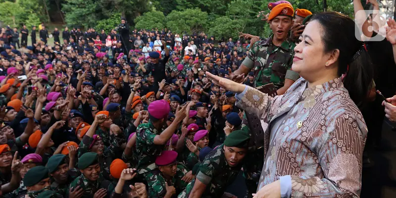 Puan Maharani Joget Bareng Prajurit TNI Polri