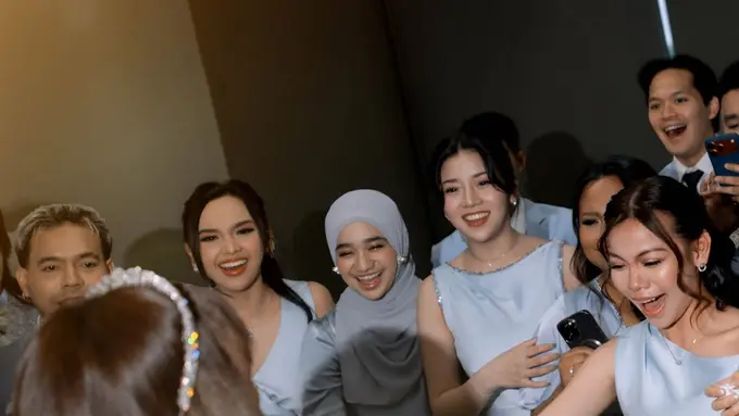 Lyodra Ginting dan Nabila Taqiyyah Kompak Jadi Bridesmaid di Resepsi Brisia Jodie, Pesona Anggun dalam Nuansa Biru Muda