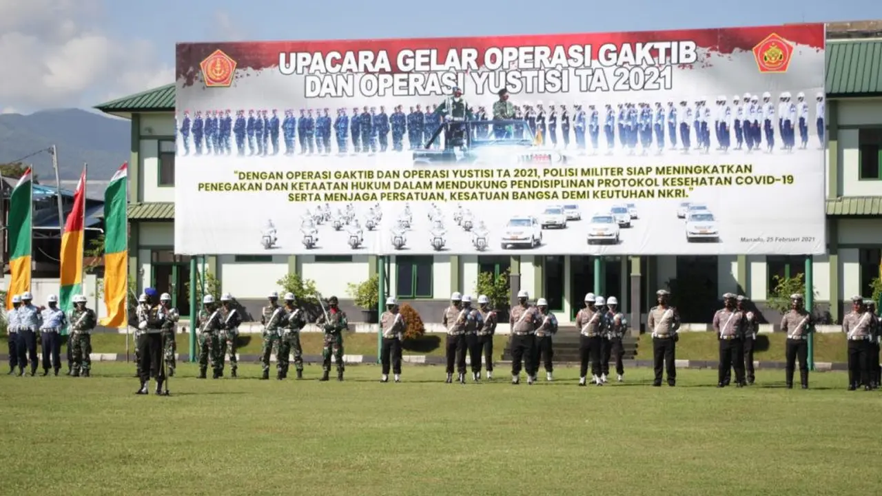 Apel pasukan dalam Operasi Gaktib dan Operasi Yustisi TA 2021 yang digelar di Lapangan Makodam XIII/Merdeka Manado, Sulut, Kamis (25/2/2021).