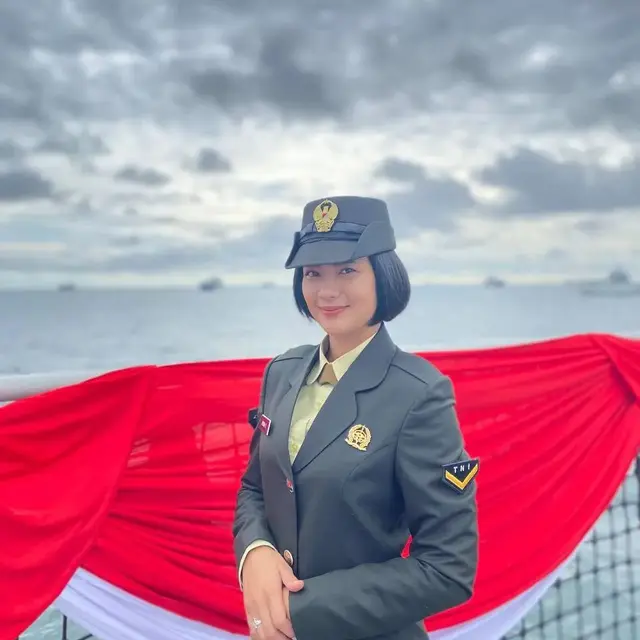 6 Potret Terbaru Aisyah Rahmawati, Pembawa Baki Upacara Penurunan Bendera HUT ke-74 RI