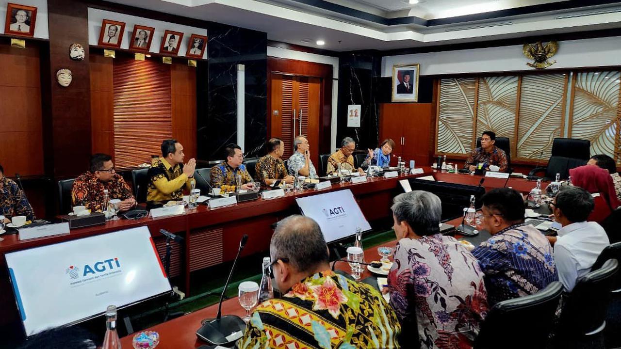 Pengusaha Garmen dan Tekstil Temui Menkeu Purbaya, Dukung Aturan Pembatasan Produk Thrifting di Pasar Lokal