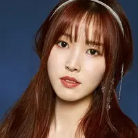 Yuju GFRIEND dan Suran (Foto: Instagram/gfriendofficial, Instagram/suranelenashin)