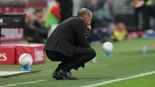 Pelatih AC Milan Massimiliano Allegri menyaksikan pertandingan pada laga Serie A/Liga Italia antara AC Milan vs Udinese di Milan, Italia, Sabtu, 11 April 2026. (AP Photo/Antonio Calanni)