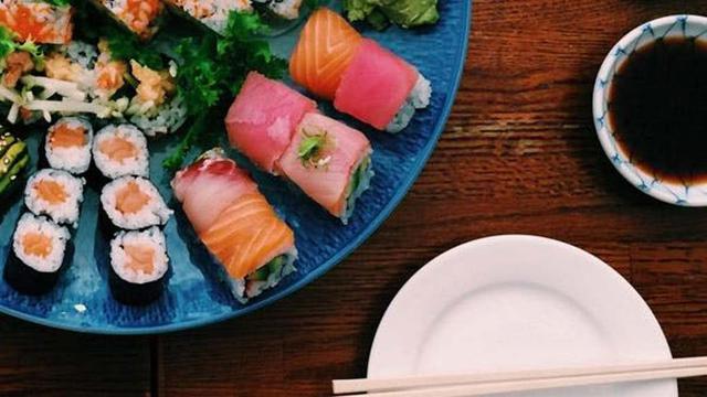 [Bintang] Ilustrasi Sushi