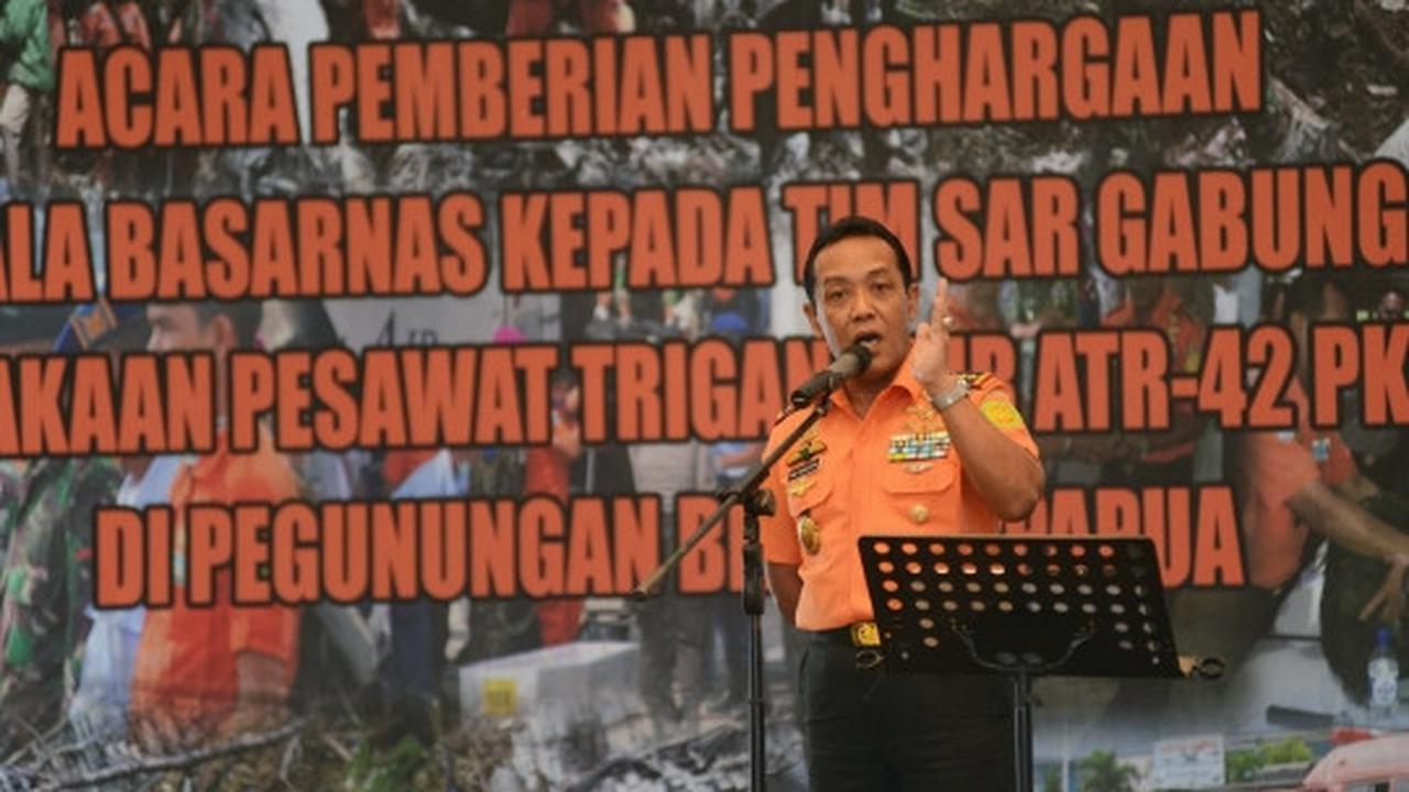 Basarnas beri penghargaan untuk tim operasi penyelamatan Trigana Air