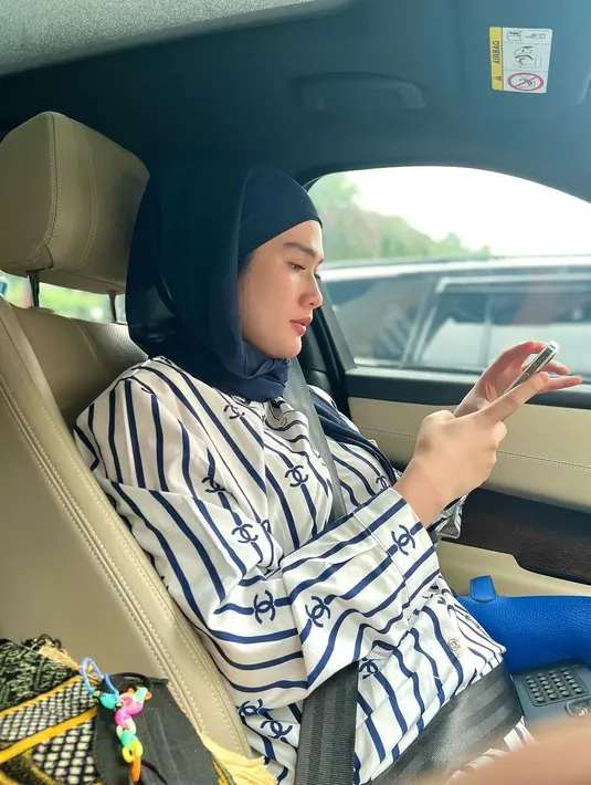 (Instagram/steviagnecya)