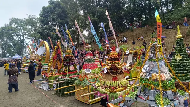 Tradisi Lebaran di Pekalongan Kirab Gunungan Megono