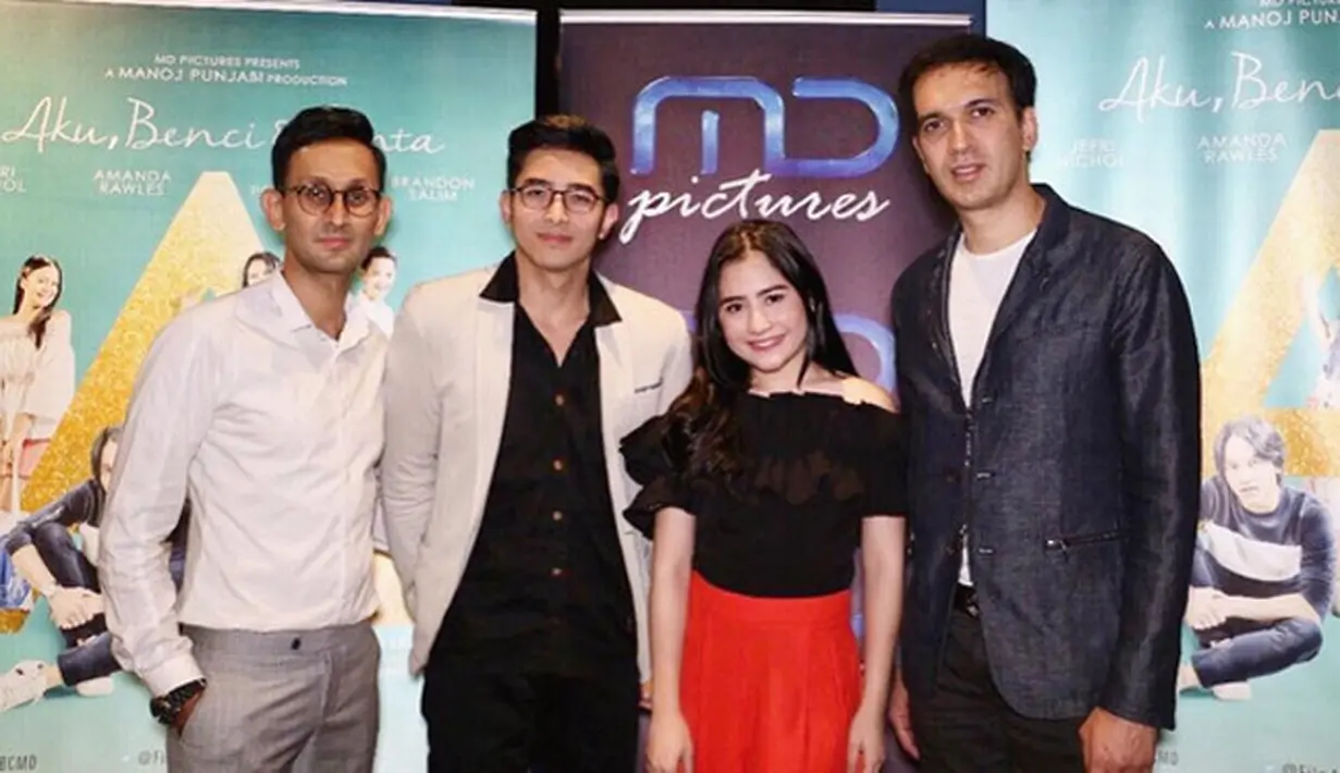 Selain cerdas dan ganteng, Aditya juga memiliki banyak talenta. Selain pandai mengaji, juga pintar menulis, akting hingga memiliki suara bagus dalan tarik suara. Suara saat mengaji yang diunggah banyak pujian dari netizen. (Instagram/adityaspratama)