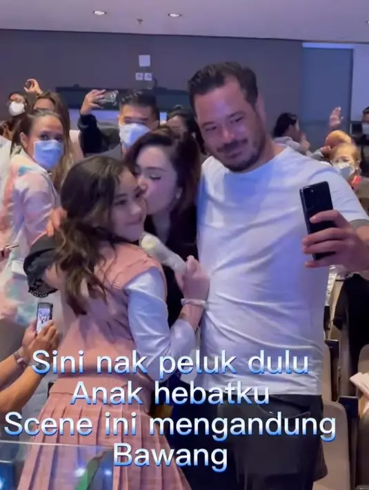 Potret Nafa Urbach dan Zack Lee di Acara Anak (Sumber: Instagram/nafaurbach)