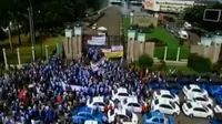 Ribuan sopir angkutan menggelar unjuk rasa di sejumlah titik di Jakarta. Sementara itu, perwakilan PPAD kecewa tak bertemu Menkominfo.
