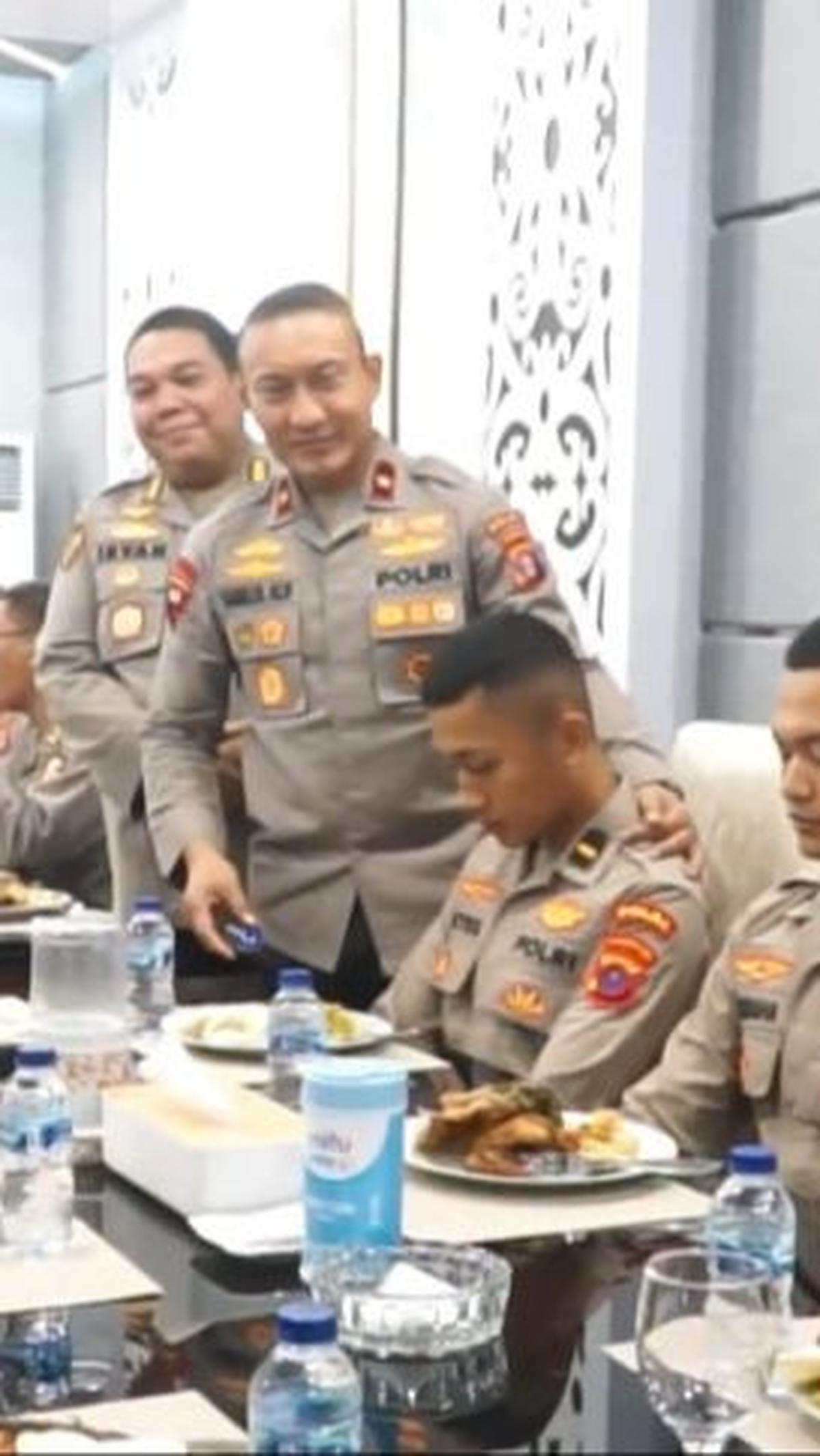 "Selamat bertugas adik-adik perwira remaja. Bersama-sama kita wujudkan Polri yang Presisi dan terpercaya," ucap Sabilul Alif. <br>