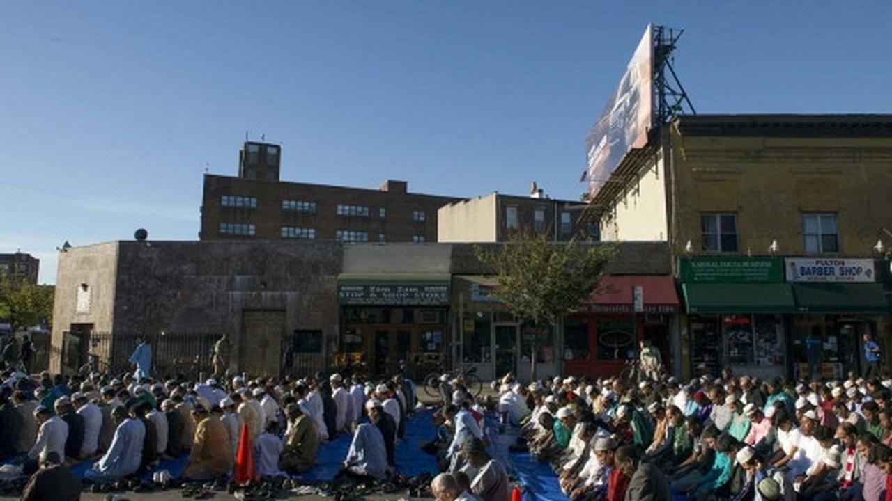 Kekhusyukan umat muslim di New York jalani ibadah salat Idul Adha