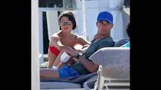 Manuel Neuer bersama kekasihnya Kathrin Gilch, liburan ke Yunani (Dailymail.co.uk)